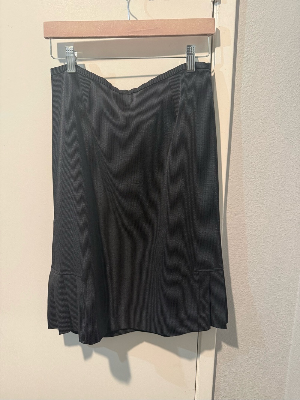 Women's Black Ribbed Midi Skirt with Flared Hem
